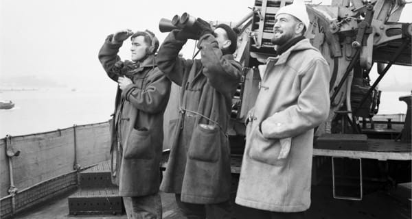 Duffle coats on 7 March 1942 abord HMS ATHERSTONE off Plymouth