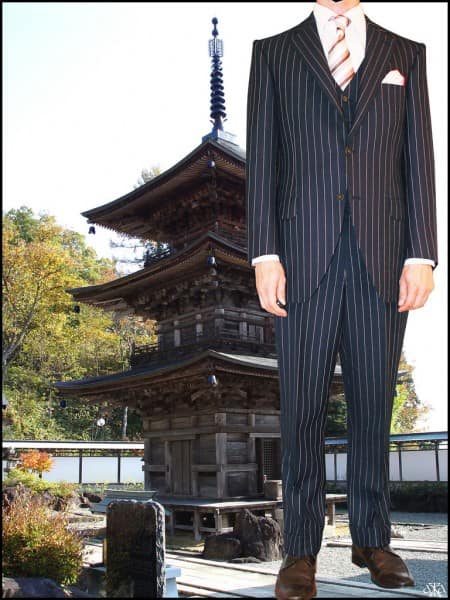 The Pagoda shoulder on Jeffery - note the open quarters, straight stripes on the chest and lapel