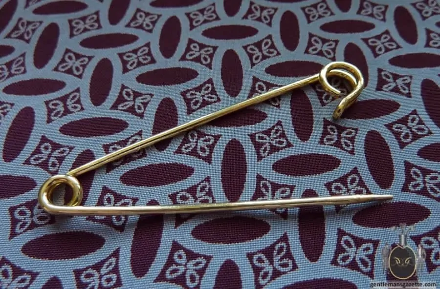 Collar Pin In Safety Pin Style