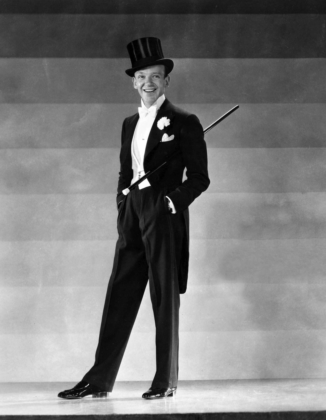 Fred Astaire i White tie ensemble with cane and top hat