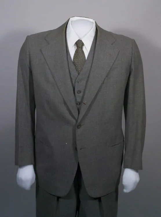 Single-breasted, gray suit, Brod 1950.