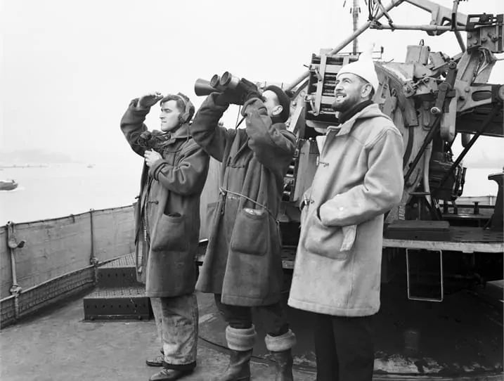 Duffle coats on 7 March 1942 abord HMS ATHERSTONE off Plymouth