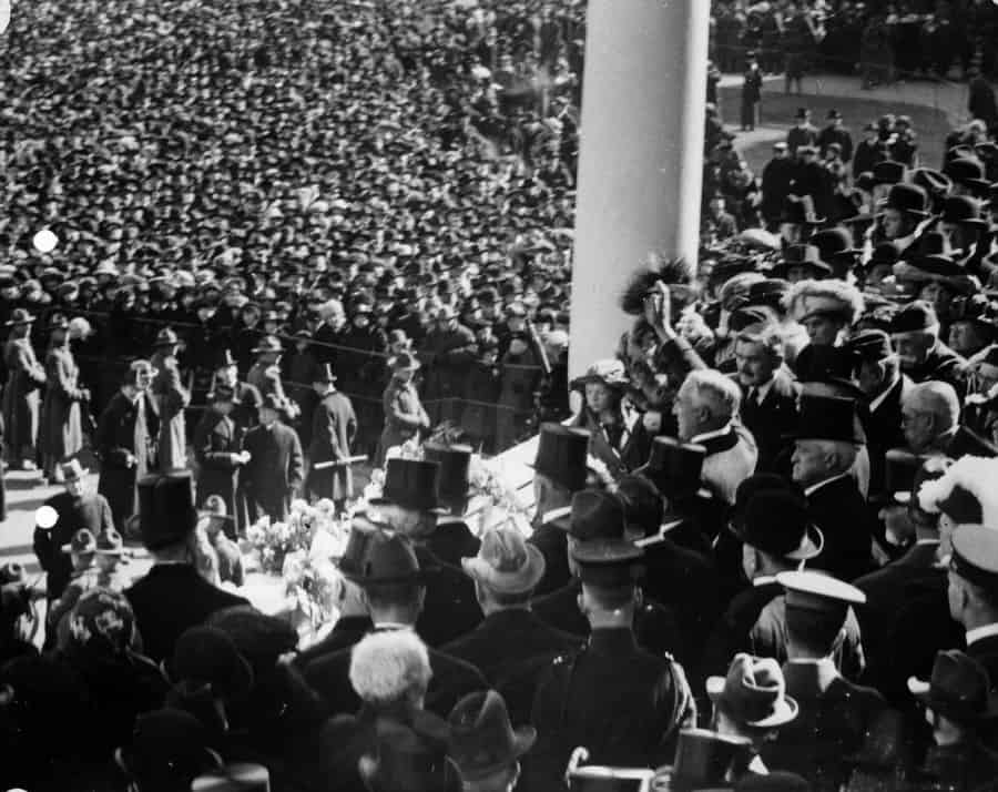 President Harding waving to crowd from inaugural stand on east portico of U.S. Capitol, March 4, 1921