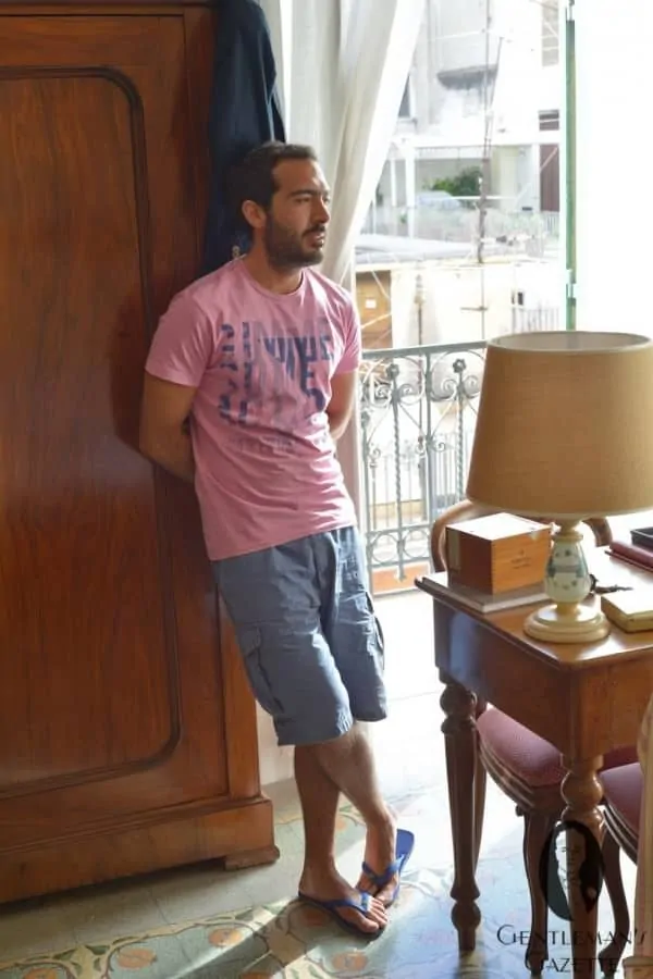 Relaxed in T-Shirt, shorts and flip flops