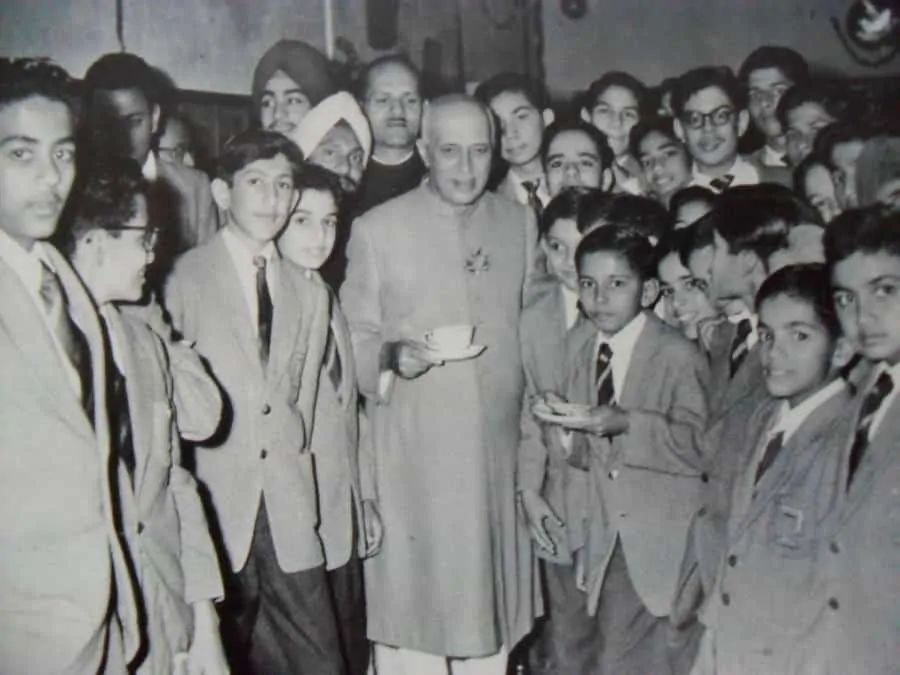 Nehru in Kashmir House