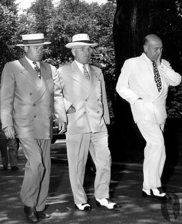 Truman in 4x2 summer suit with spectators