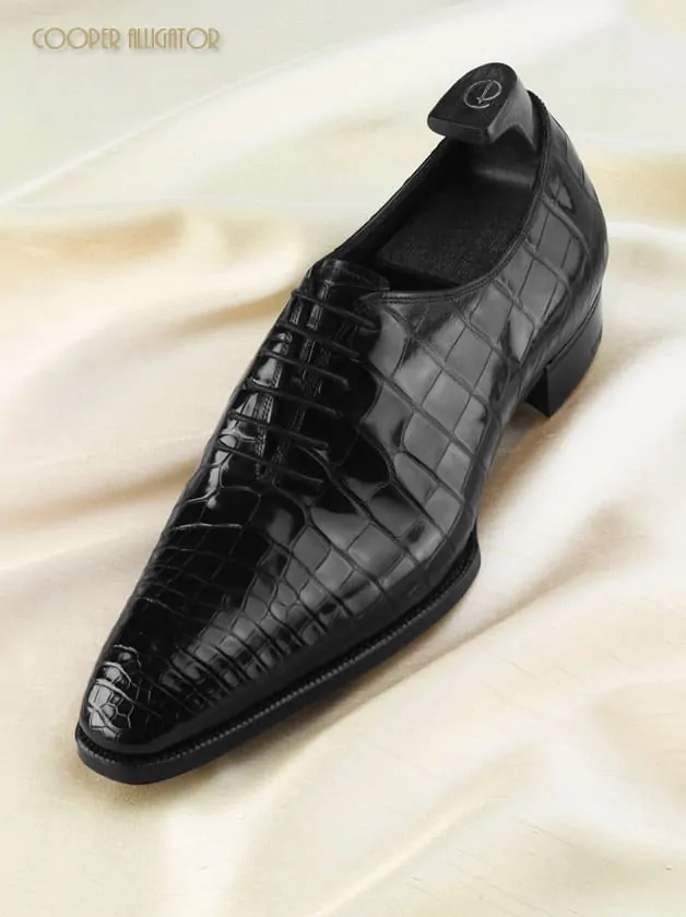 An alligator-skin shoe from the Deco collection