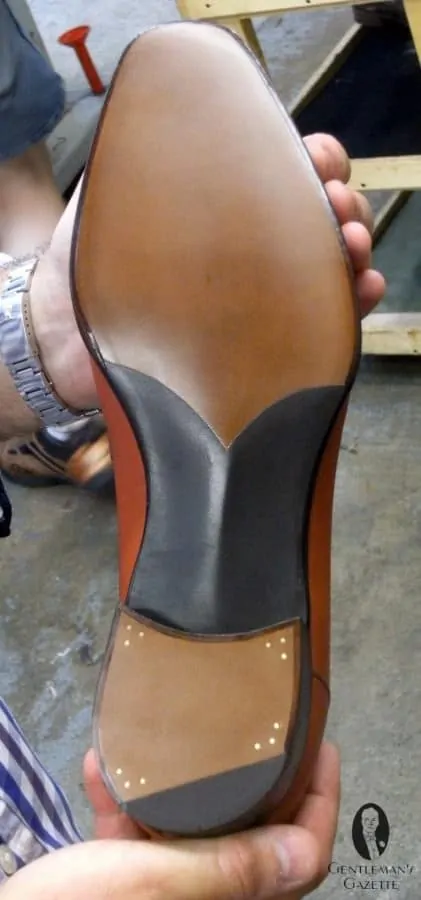 G&G's characteristic sole with fiddleback waist