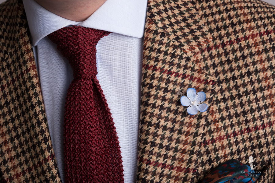 A houndstooth-patterned tweed sport coat