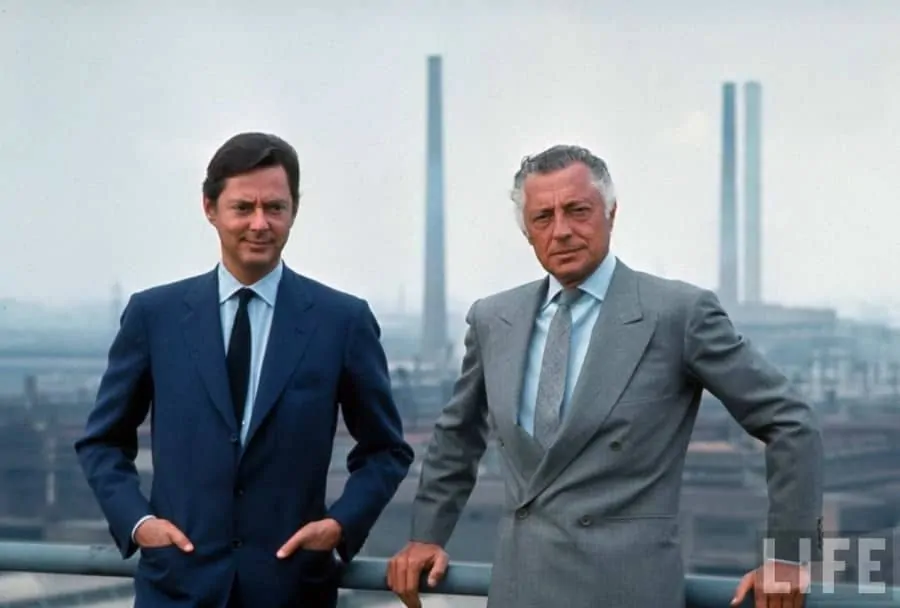 Gianni Agnelli in 4x1 grey suit with prince of wales check tie and light blue shirt , with brother Umberto Agnelli, 1968.