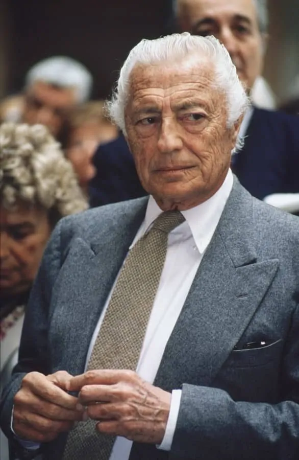 Gianni Agnelli in grey flannel suit by Caraceni with cloth from Vitale Barberis Canonico, Brooks Brothers button down shirt and coarse wool tie