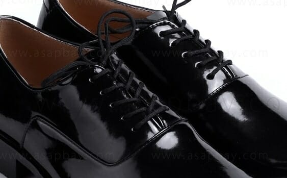 Crossover lacing on formal shoes. (asapbay)