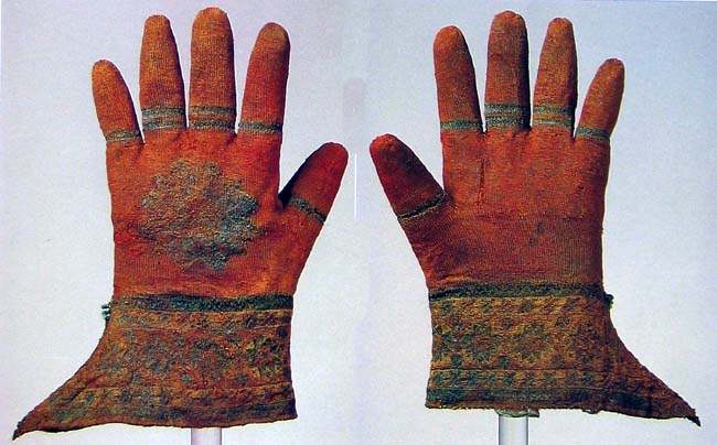 Bishop gloves from 1510