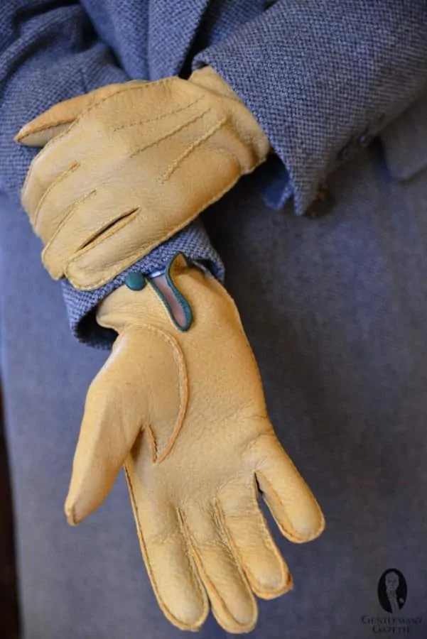 Peccary Gloves with button closure and lining