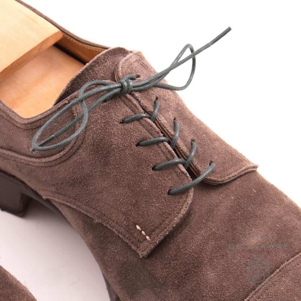 extra wide white pumps