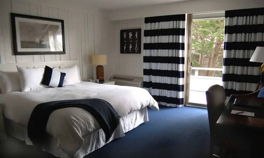 Small nautical bedroom works great in apartments with bare walls