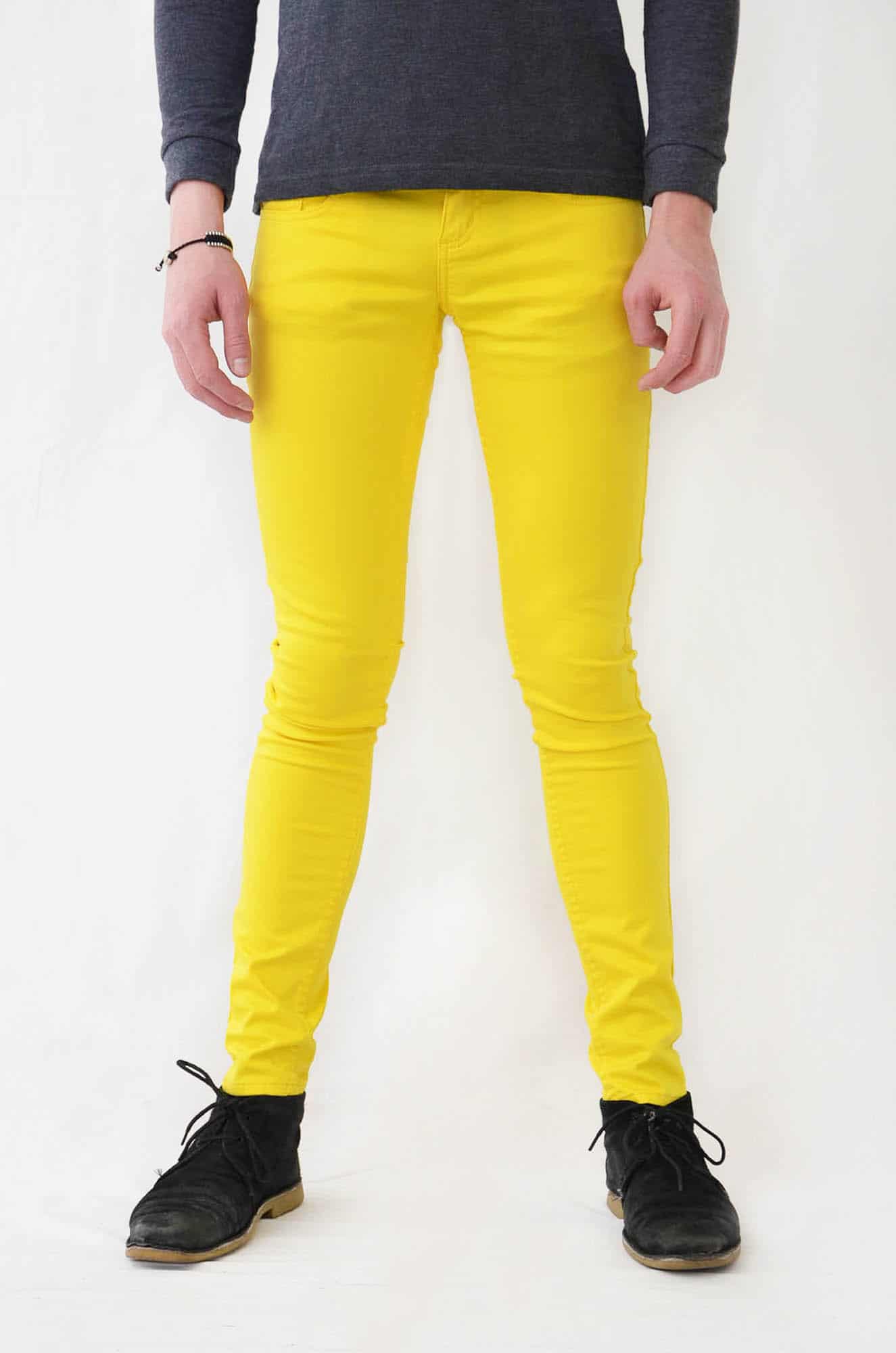 Skinny jeans pants WOMEN'S SKINNY JEANS Skinny jeans are a staple in every modern wardrobe—and Levi's® skinny jeans for women are the best of the best. Not only do they flatter in all the right places, but they also come in a variety of shapes, sizes and washes to suit every woman's style.