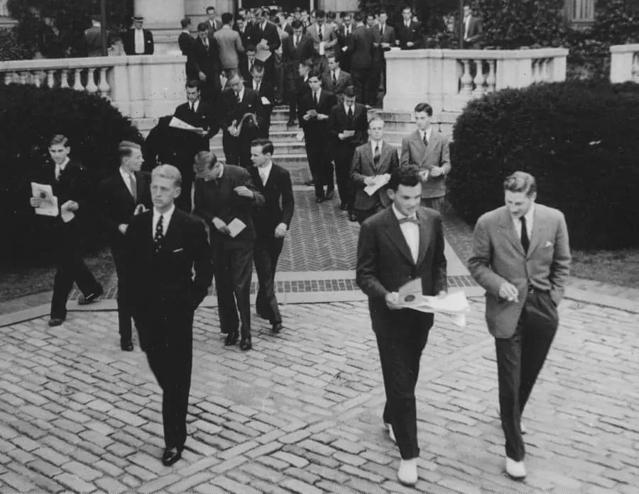 Yale students in more formal Ivy attire
