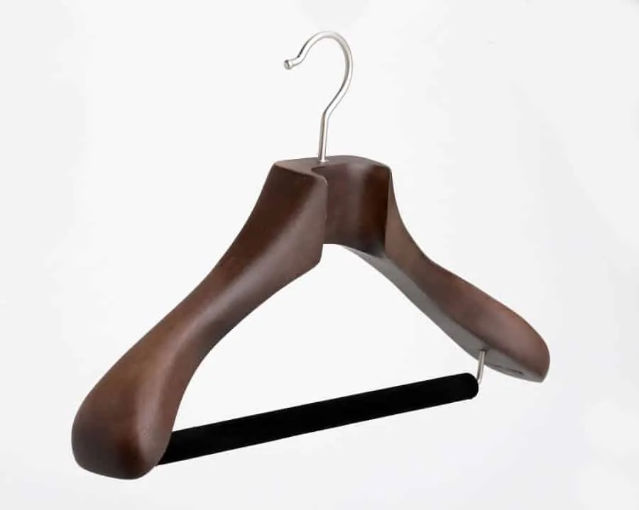 https://www.gentlemansgazette.com/wp-content/uploads/2015/08/Butler-Luxury-Tailor-Made-Suit-Hanger-with-Trouser-Bar-in-Dark-Espresso-Walnut-900x719.webp