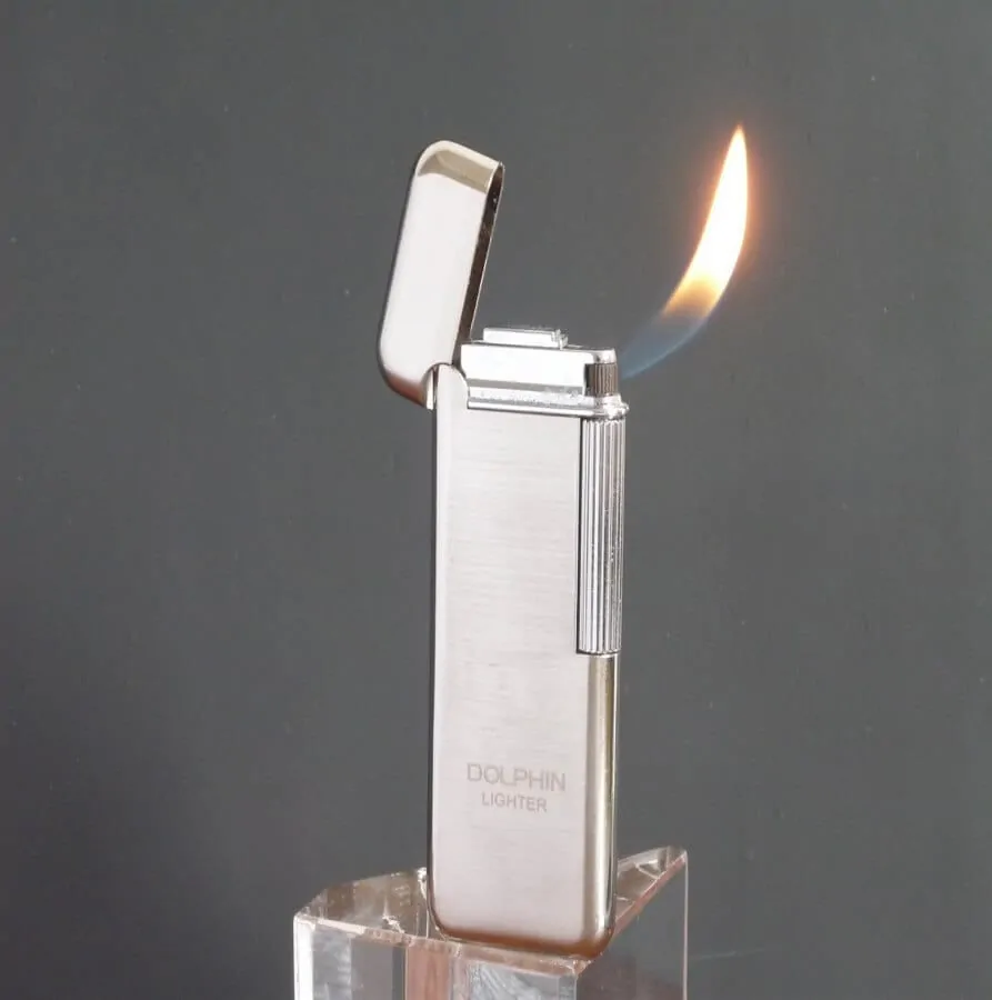 A pipe lighter with the side flame