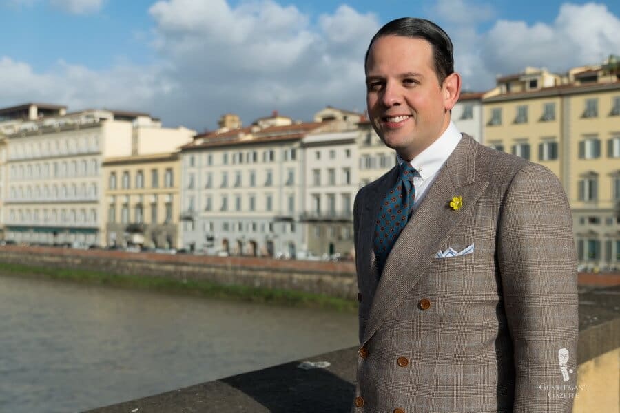 Yours Truly in Firenze wearing a vintage brown flannel glencheck