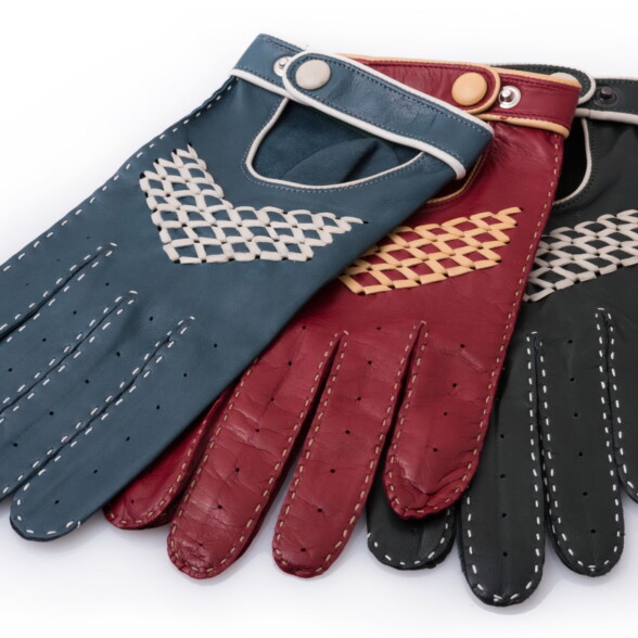 Fort Belvedere Driving Racing Gloves in Lamb Nappa Leather with White Buttons Piping and handwoven arrow. Handmade in Hungary by Fort Belvedere