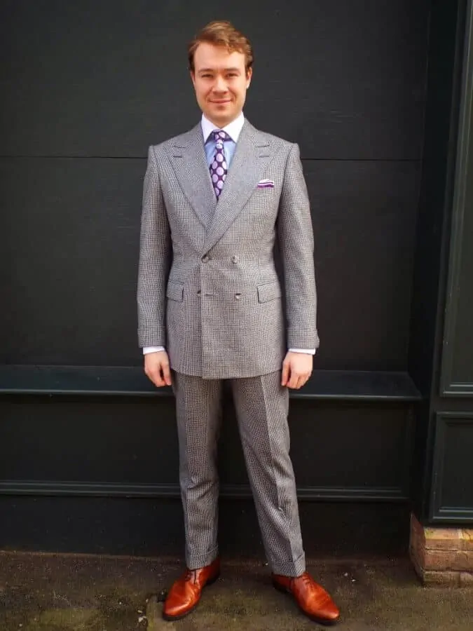 Aleks without beard Interesting 4x2 DB suit with slim overlap and brown shoes