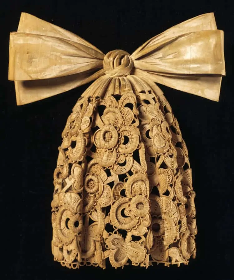Wooden carved cravat imitating Venetian needlepoint lace by the master woodworking artist Grinling Gibbons for Horace Walpole