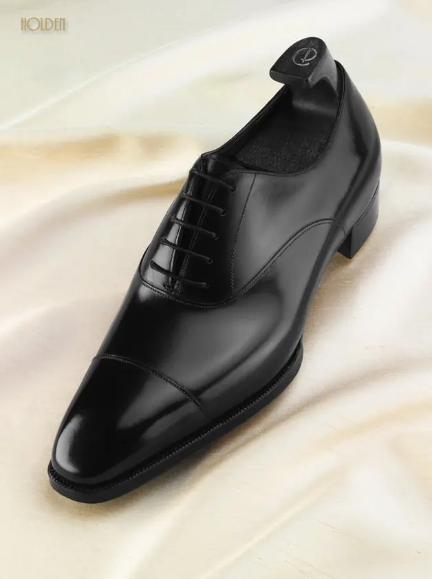 A "Holden" cap toe oxford in black from Gaziano & Girling [Image Credit: Parisian Gentleman]