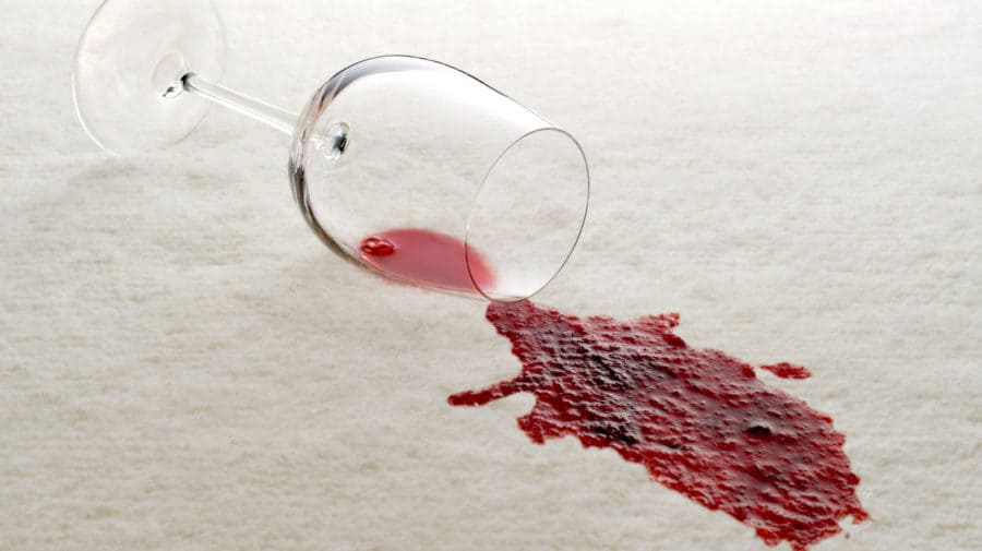 White Wine removes red wine stains
