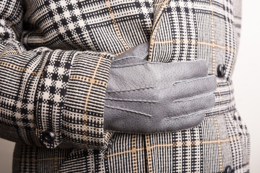 Unlined Gloves in Peccary Leather in Grey Handsewn with overcoat Fort Belvedere