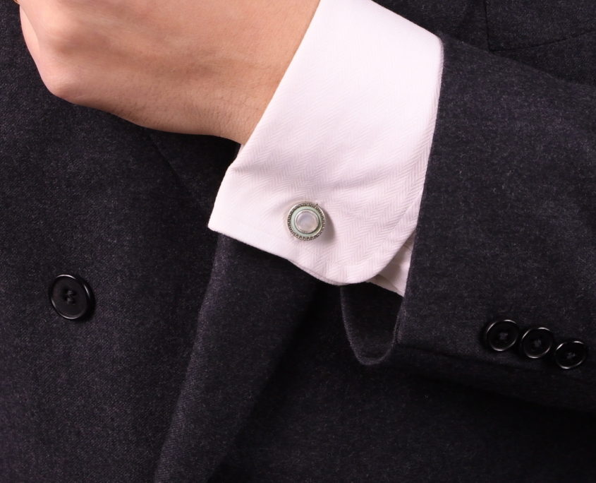How To Put On Cufflinks