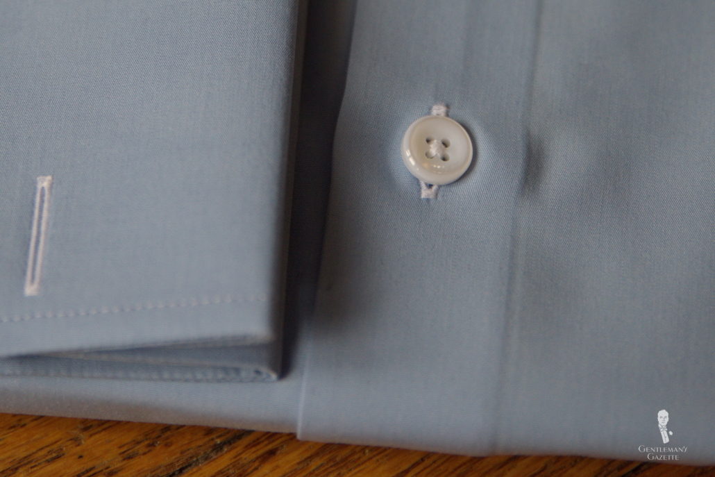 Deoveritas Concentric Wrinkles on the shirt placket because the button lacks a shank