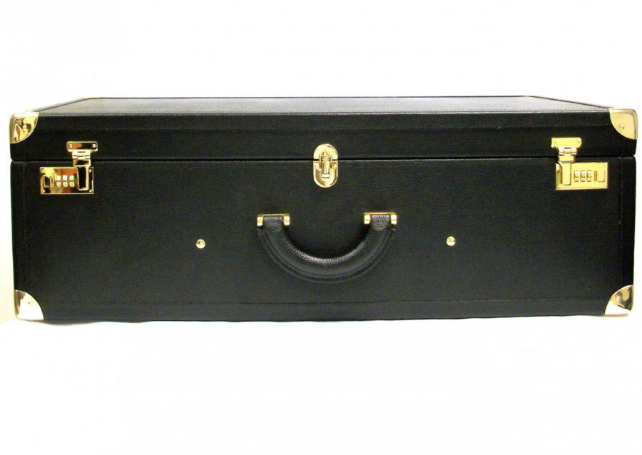 The metal corners prevent luggage from wear and tear and the locks prevent unauthorized access to your valuables