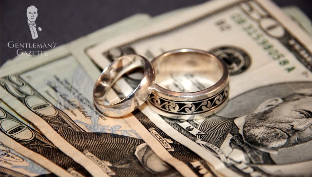 You can opt to give cash as a wedding present