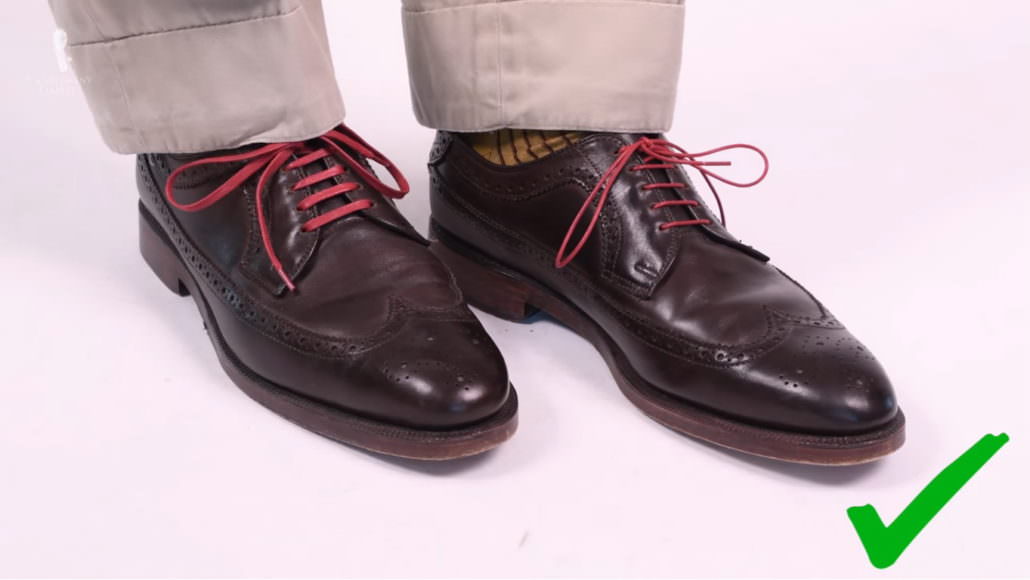 Red flat and round shoelaces by Fort Belvedere