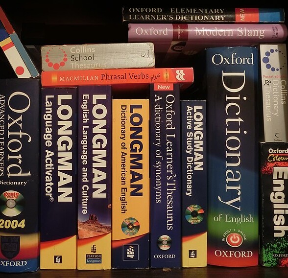 English dictionaries and thesaurus books