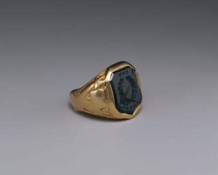 Signet Ring Revers Engraved on Bloodstone and yellow gold with crest