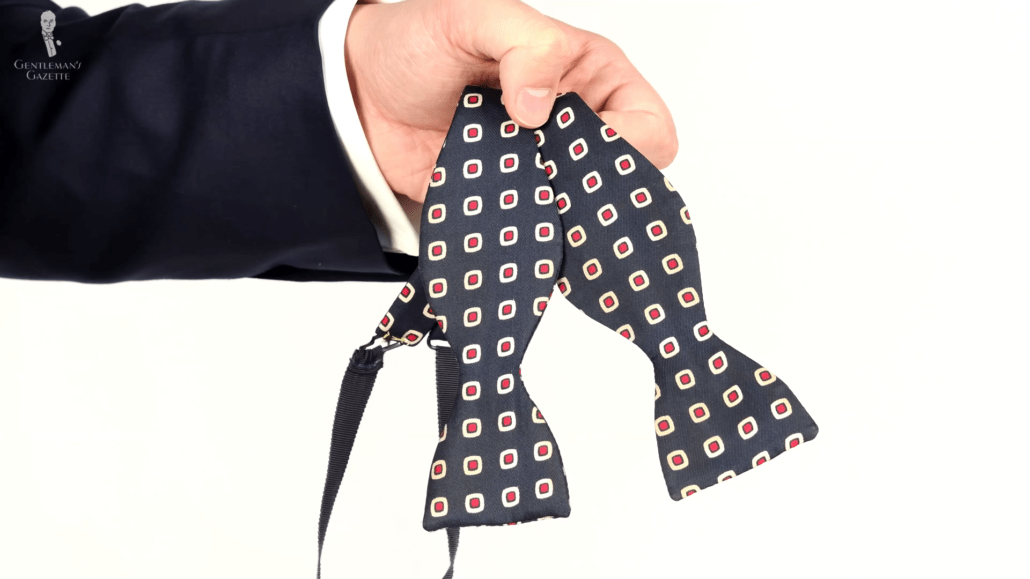 Bow tie with red and cream patterns