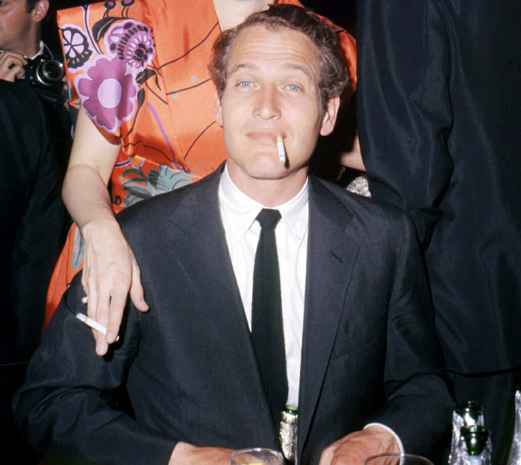 Paul Newman in a button down shirt and knitted tie