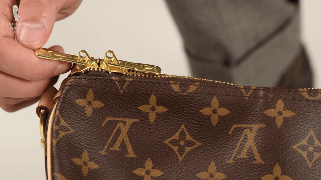 The zippers of the LV keepall are made by Riri