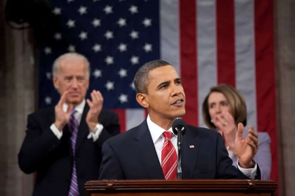 2010 State of the Union Obama in navy suit and red tie