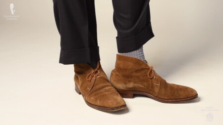 Brown Chukka Boots woth Two-Tone Fort Belvedere Socks