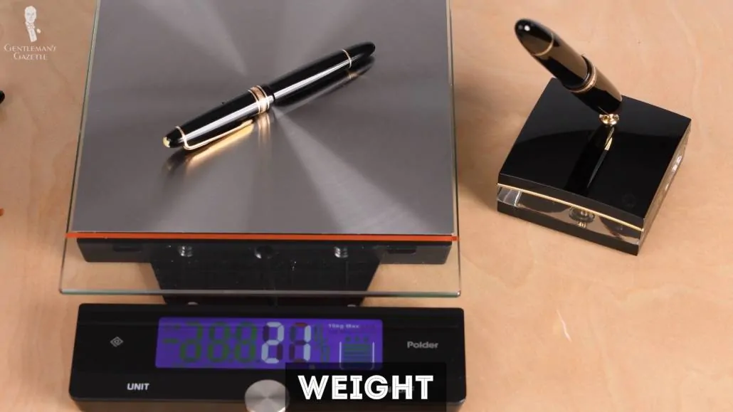 Choose the weight according to your preference. Fountain pen on scale