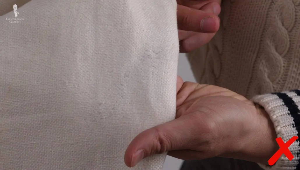 Use the clothes brush correctly to efficiently and effectively remove dust, dirt, and not damaging your garment.