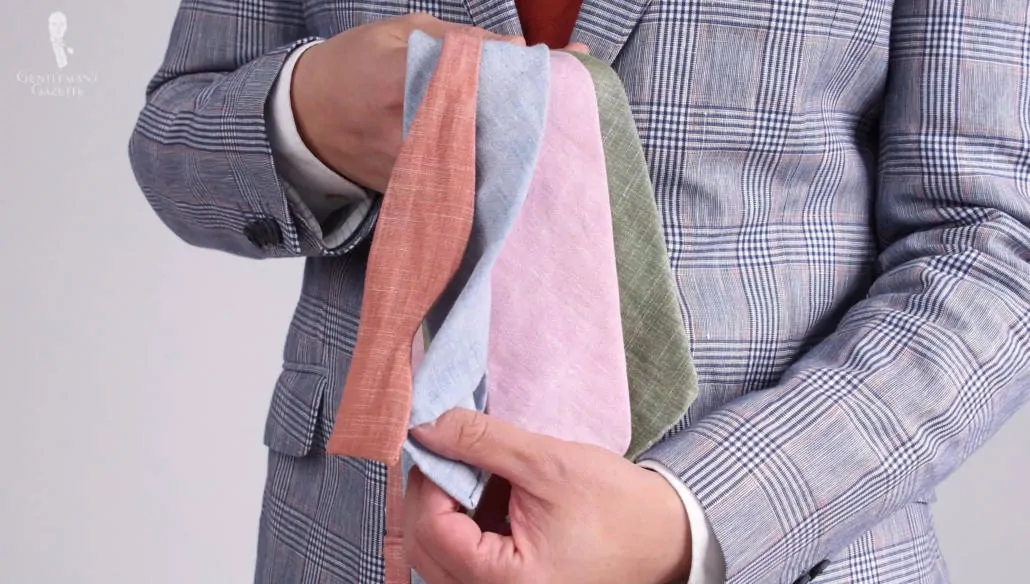Linen ties in 3-fold construction, made by hand with a soft interlining - perfect for summer outfits.