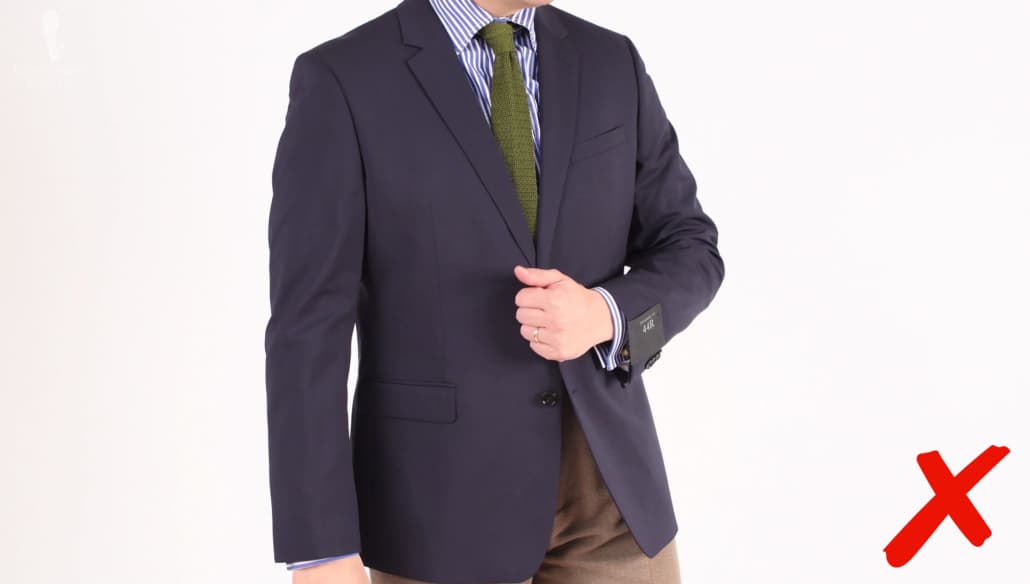 Narrow lapels and a somewhat tight fit make this jacket disproportionate