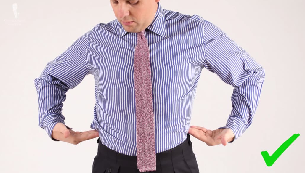 Sven Raphael Schneider illustrates a proper shirt fit