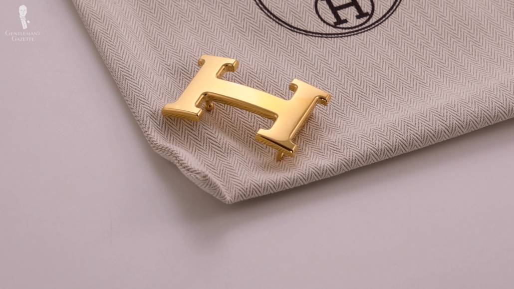 An example of the "H" buckle in a gold finish.