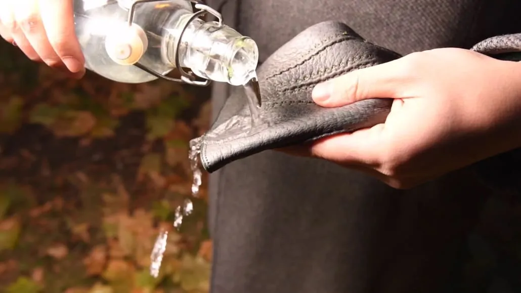 Fort Belvedere gloves are extremely water-resistant. 